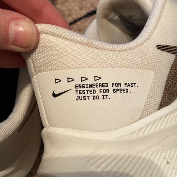 Women’s Nike Quest 4 running shoes size 8.5 - Picture 7 of 12